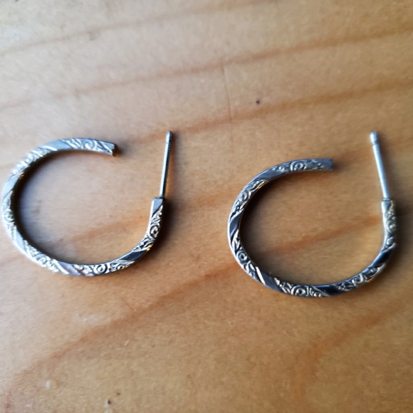 Gorgeous Vintage Silver Hoop Earrings - Picture 2 of 4